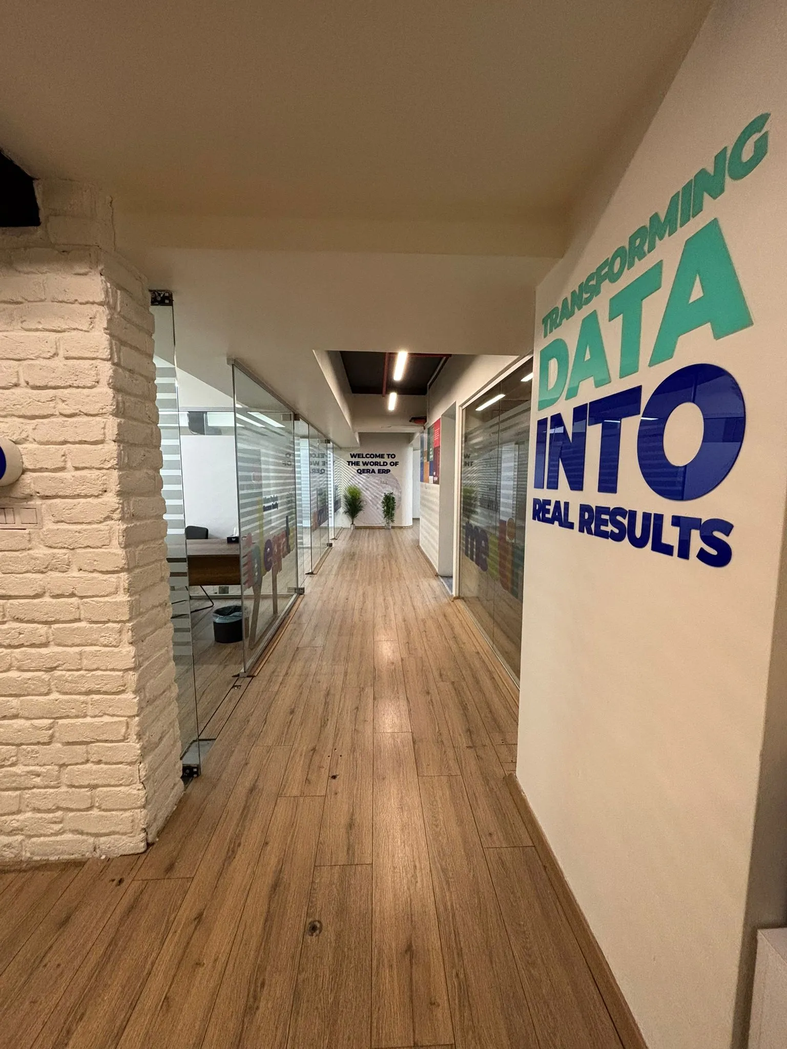 Qera ofis koridoru — Transforming Data Into Real Results