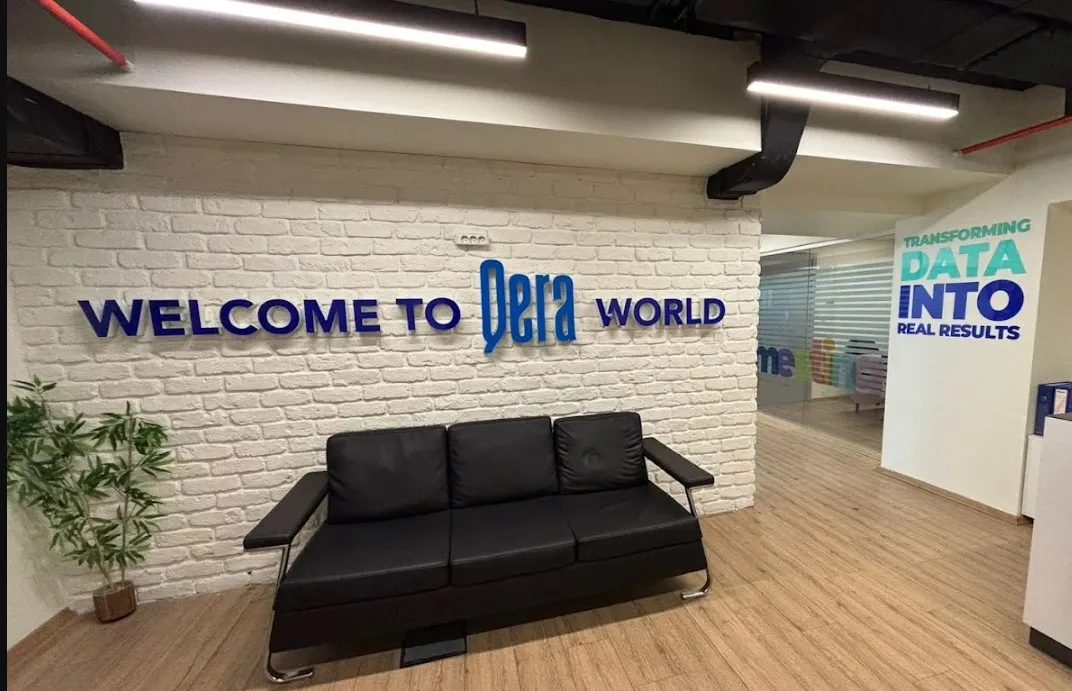 Qera ofis resepsiyonu — Welcome to Qera World